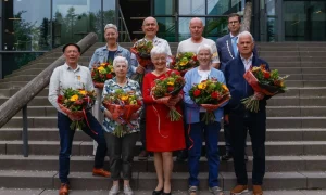 de-gedecoreerden-met-rechtsachter-burgemeester-joost-van-oostrum de-gedecoreerden-met-rechtsachter-burgemeester-joost-van-oostrum